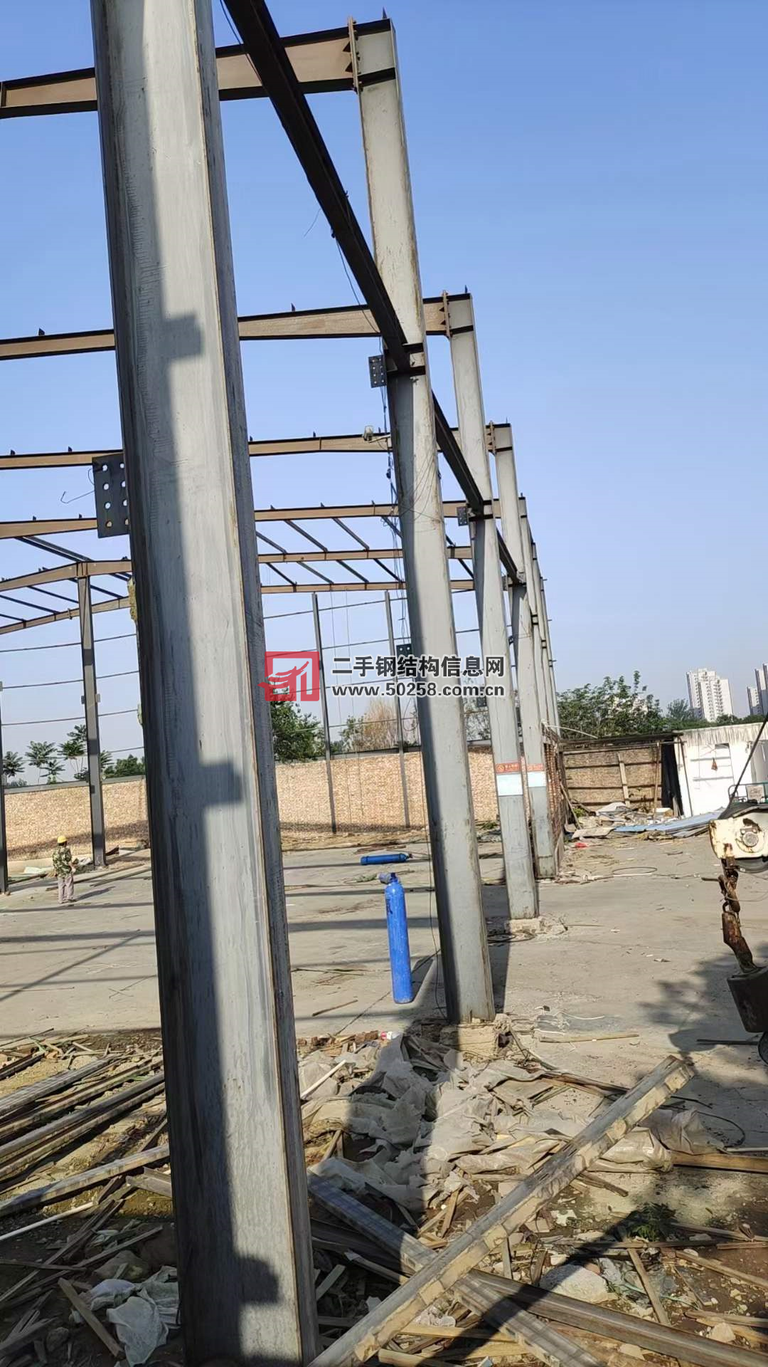 库房长41米宽33米高9.6米