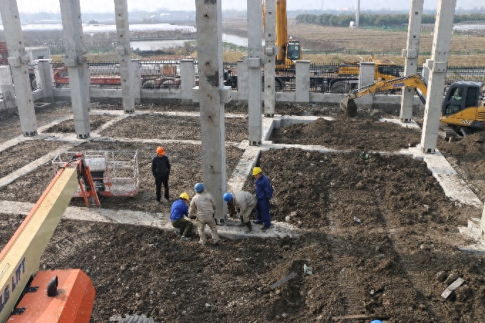 钢结构柱脚灌浆视频_钢结构柱脚灌浆料_钢柱底部灌浆料