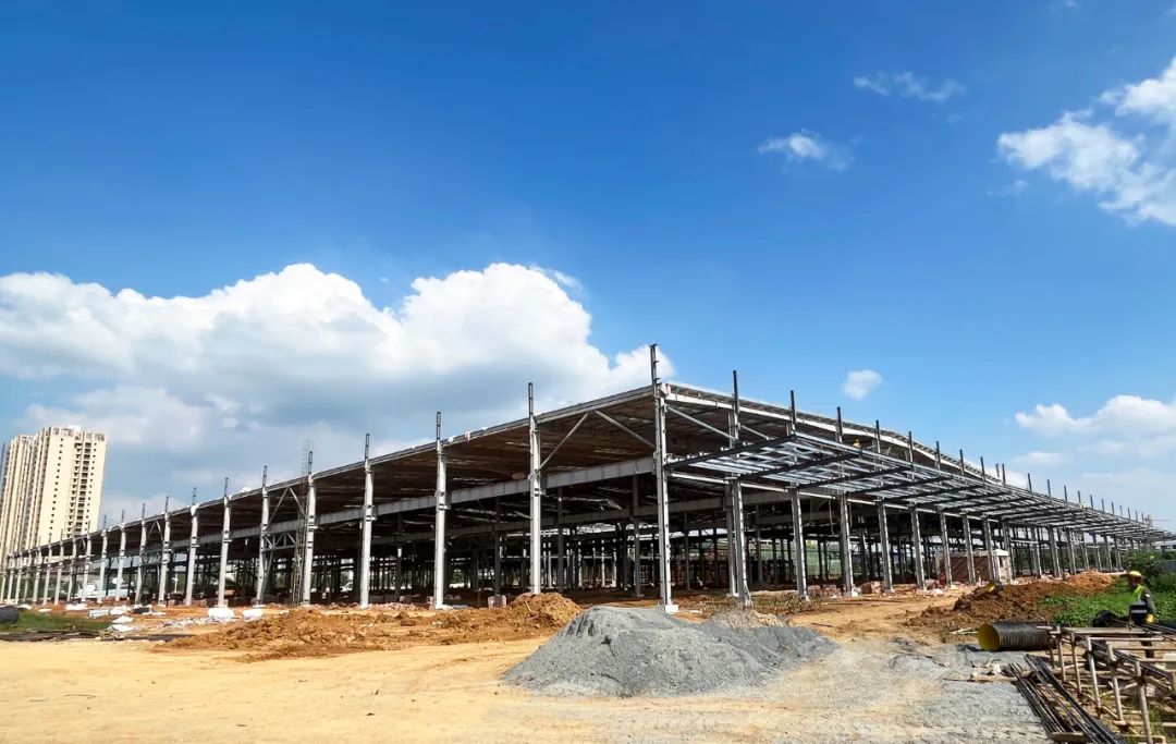钢结构安装可以在雨天进行吗_钢结构防雨措施_钢结构雨季施工