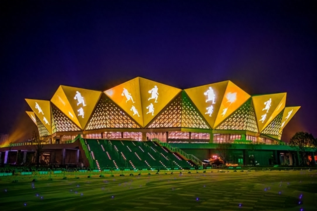 钢结构天沟_钢结构天沟落水管安装_钢结构天沟托架