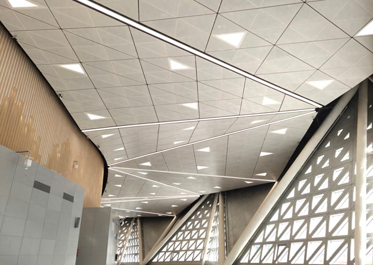 钢结构天沟_钢结构天沟托架_钢结构天沟落水管安装