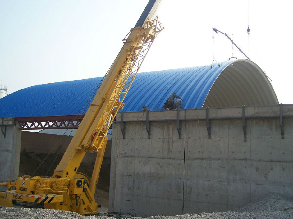 屋面钢结构施工方案_屋面支撑与钢梁连接图片_钢结构屋面支撑